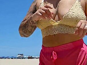 Arrumei Um Amante Que Trabalha Na Praia e Agora Vou Quase Pelada Pra Deixar Ele Duro