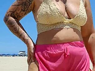 Arrumei Um Amante Que Trabalha Na Praia e Agora Vou Quase Pelada Pra Deixar Ele Duro