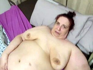 Coolmarina called the plumber to unclog a pipe and ended up helping with his tube