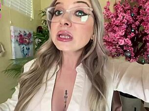 giantess finds tiny screaming pests and squishes them underfoot 😈👠