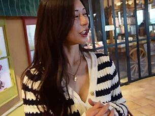 Part2 【性欲無限の女王蜂�何度でも果てる淫極性交】顔もスタイルもファーストクラス！飛行機より男に乗りたい魅惑の美人caが濃厚サービスでおもてなし！玉から先まで入念に舐め上げる極上痴女フェラ！本気の腰振り騎乗位フライトで暴発不可避！！gカップスレンダーくびれボディ&パイパン美マンにたっぷり中出し！！