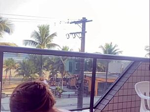 marido me pegou no flagra lavando a sacada de biquini exibindo big pussy flashing