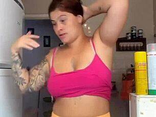 marido me pegou no flagra lavando a sacada de biquini exibindo big pussy flashing