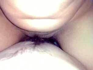 Ella me da sentones bien gostosos y despu�s me pide que le de en cuatro patas!