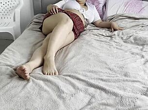 i fucked my friend while watching tv and she got a hot creampie in her tight pussy