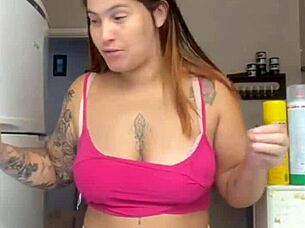 marido me pegou no flagra lavando a sacada de biquini exibindo big pussy flashing