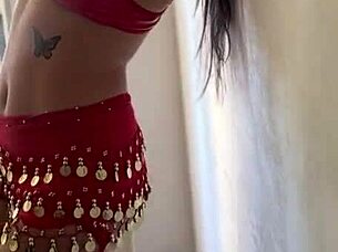 Hey, why is this morocha with huge ass and big thighs dancing while my cock gets hard?