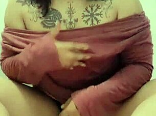 ¡Dándome Placer A Escondidas Con Mi Coño Jugoso Y Húmedo En Solitario!