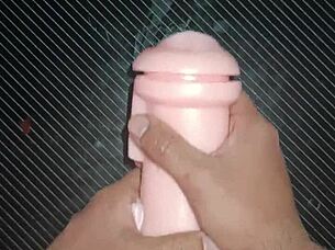 i crave the thrill of kissing both sides from vagina to mouth intensely