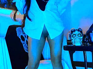 The wonderful Blue masturbates for you live with her big dildo... oh wait, I mean, she's usin' it to pleasure herself wildly!