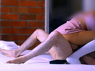 padrastro y la amiga de su hermanastra en el motel secreto donde huyeron