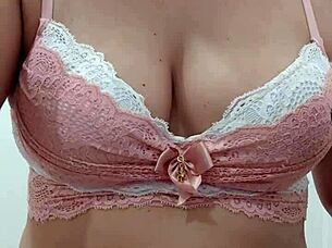Brazilian milf shakes her big ass and tits on webcam for fans!