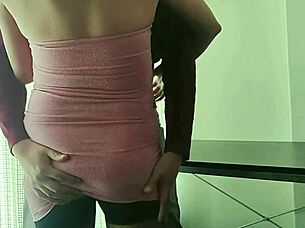 mi FOTÓGRAFO se MOJÓ tanto con cada POSE de esta skinny JAPANESE college girl y TERMINÓ dándome su LECHE en big PUSSY lips