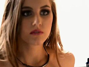 Hey, wanna see this MMA teen hottie strip down her clothes?