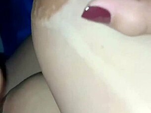 Que rico lo chupa esta zorra y me pone su gran culo de ladito.