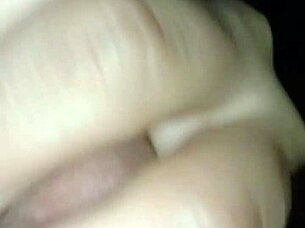 Que rico lo chupa esta zorra y me pone su gran culo de ladito.