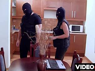 polskie filmy porno - policyjna grupa w akcji remastered