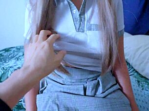 Linda princesa colegiala probando semen hoy no quiero ir a la escuela quiero que me detones