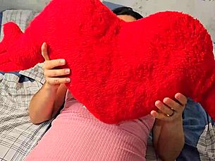 omg, this first-time virgin gave a sweet gift to his girlfriend and got her tight shaved pussy as a reward 😍🍒