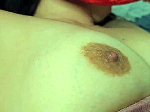 omg, this first-time virgin gave a sweet gift to his girlfriend and got her tight shaved pussy as a reward 😍🍒