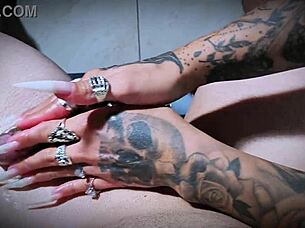 i feel so horny watching this homemade handjob with long nails leading to multiple cumshots