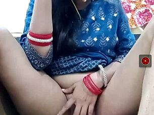 Indian girl shares a live video about sexy experiences