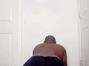 Practicing my spreading poses to humble and submit for all my dedicated followers