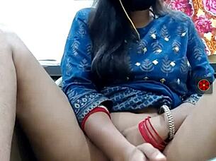 Indian girl shares a live video about sexy experiences