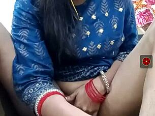 Indian girl shares a live video about sexy experiences