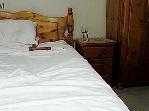 dirty girl CAMS WITH BOTH HOLES FILLED in naughty homemade double penetration orgasm!