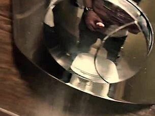 i uh, did quick punhetinha in the shopping toilet