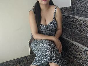 Indian Sara 18 yo teen gets pounded hard with pussy licking in intense hindi session