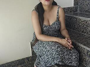 Indian Sara 18 yo teen gets pounded hard with pussy licking in intense hindi session