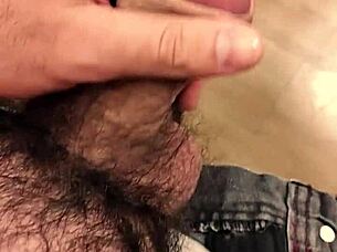 i uh, did quick punhetinha in the shopping toilet