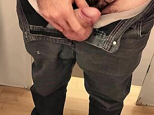 i uh, did quick punhetinha in the shopping toilet