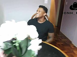 minha amiga pediu ajuda com computador, mas acabou com pau grosso no cu