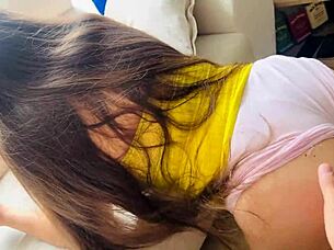 Venezuelan woman in Mexico gets covered in cum for cash in quickie