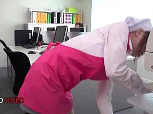 Chihiro Akino's hardcore blowjob ends in creampie!