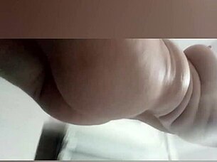 estou cheia de tesão, cadê os pauzudos pra blonde milf solo tease? 🔥