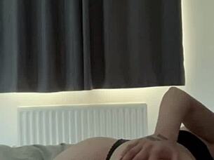 Horny British Slut Delivers Steamy Girlfriend Experience With Teen Webcam Toys