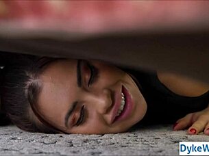 Stuck barista gets pleasured by her sexy lesbian customer with licks