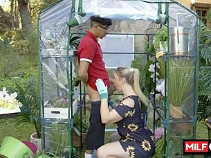 big ass blondie jenna starr fucked in garden