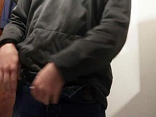 i'm squeezin out so much tasty cum from my big cock here...