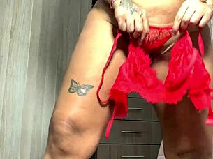 My stepsister sends me a video trying on a thong to make me jerk off, cameltoe big ass! 🍑🔥