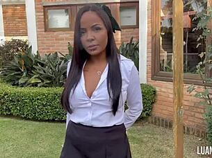 colegial safada fazendo travessuras no intervalo com massagem hardcore e orgasmos