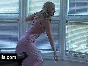 Beautiful housewife aaliyah love takes advantage of morning wood with blowjob as nympho slut