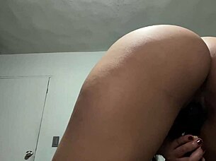 Tu vecina de gran culo te manda video cachondeando contigo astarioth