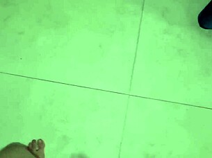 ansima e geme cazzo enorme sborra - apri la bocca e bevi il mio sperma uh wait