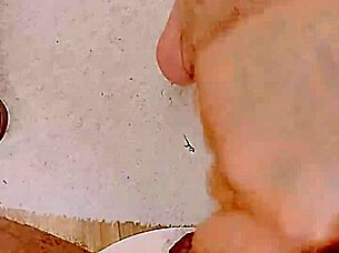 Open wide and catch this big black cock load for me! 😏🍆