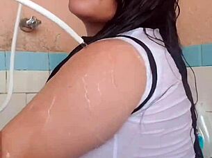 He loves watching her wet bra in the bath during amateur fun - part 2